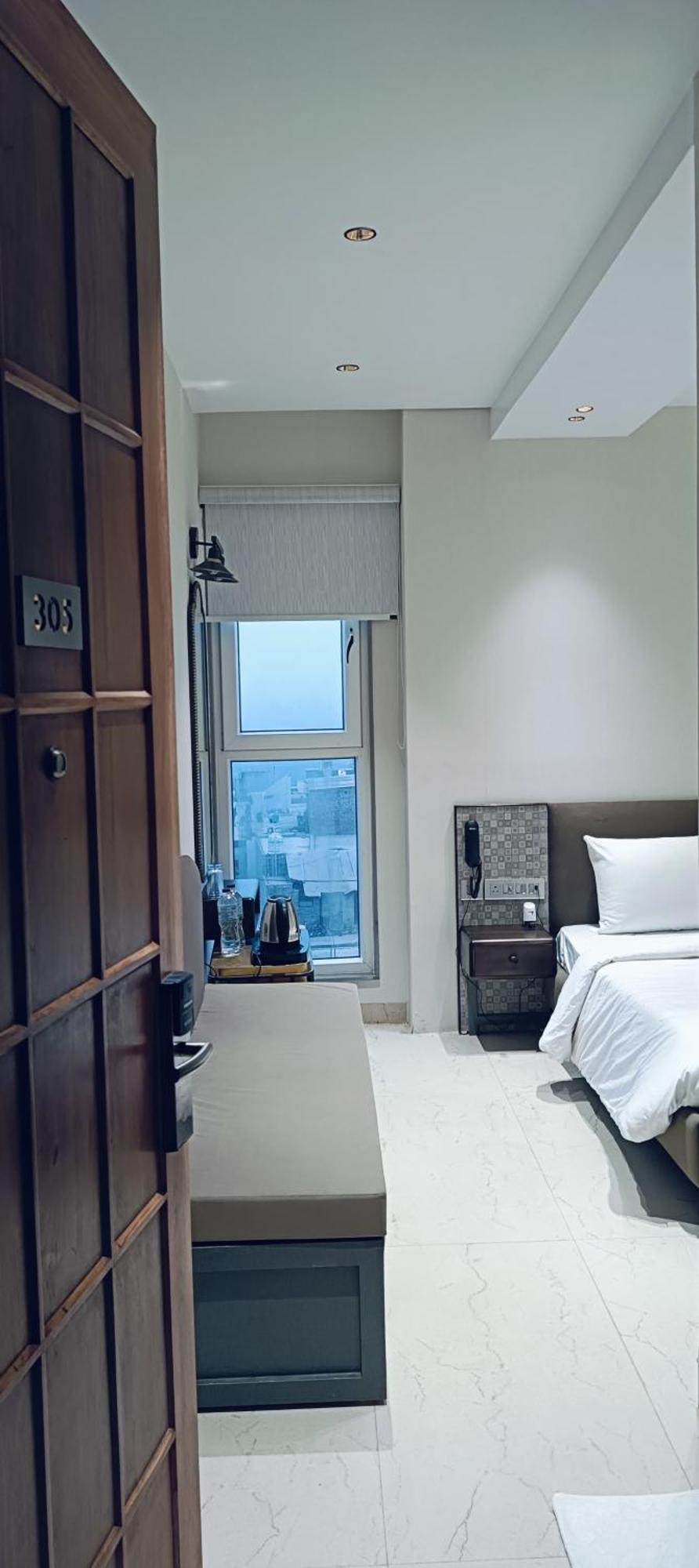 Hotel Hari Om Residency 800 Meters From Ram Mandir Ayodhya Esterno foto