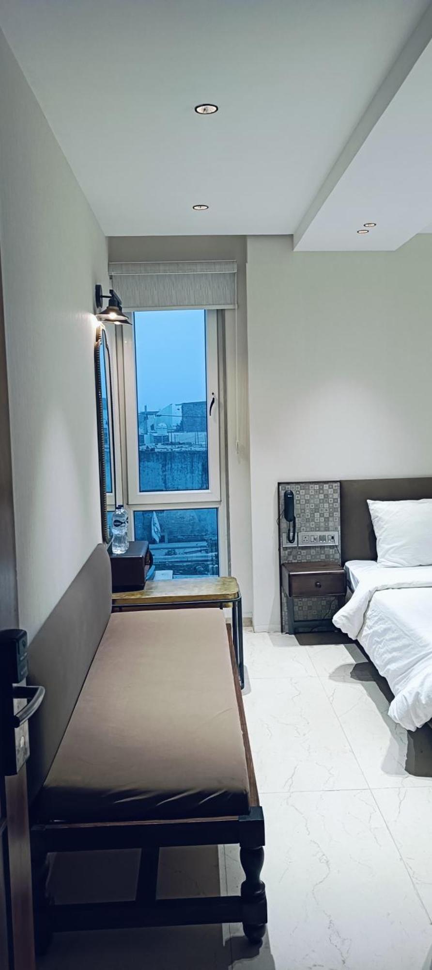 Hotel Hari Om Residency 800 Meters From Ram Mandir Ayodhya Esterno foto