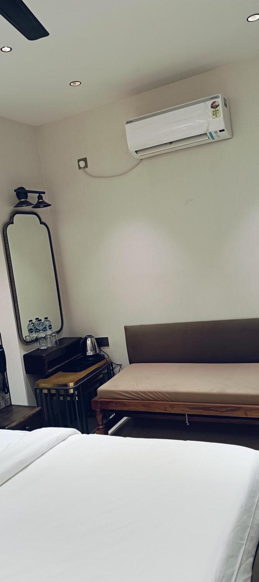 Hotel Hari Om Residency 800 Meters From Ram Mandir Ayodhya Esterno foto