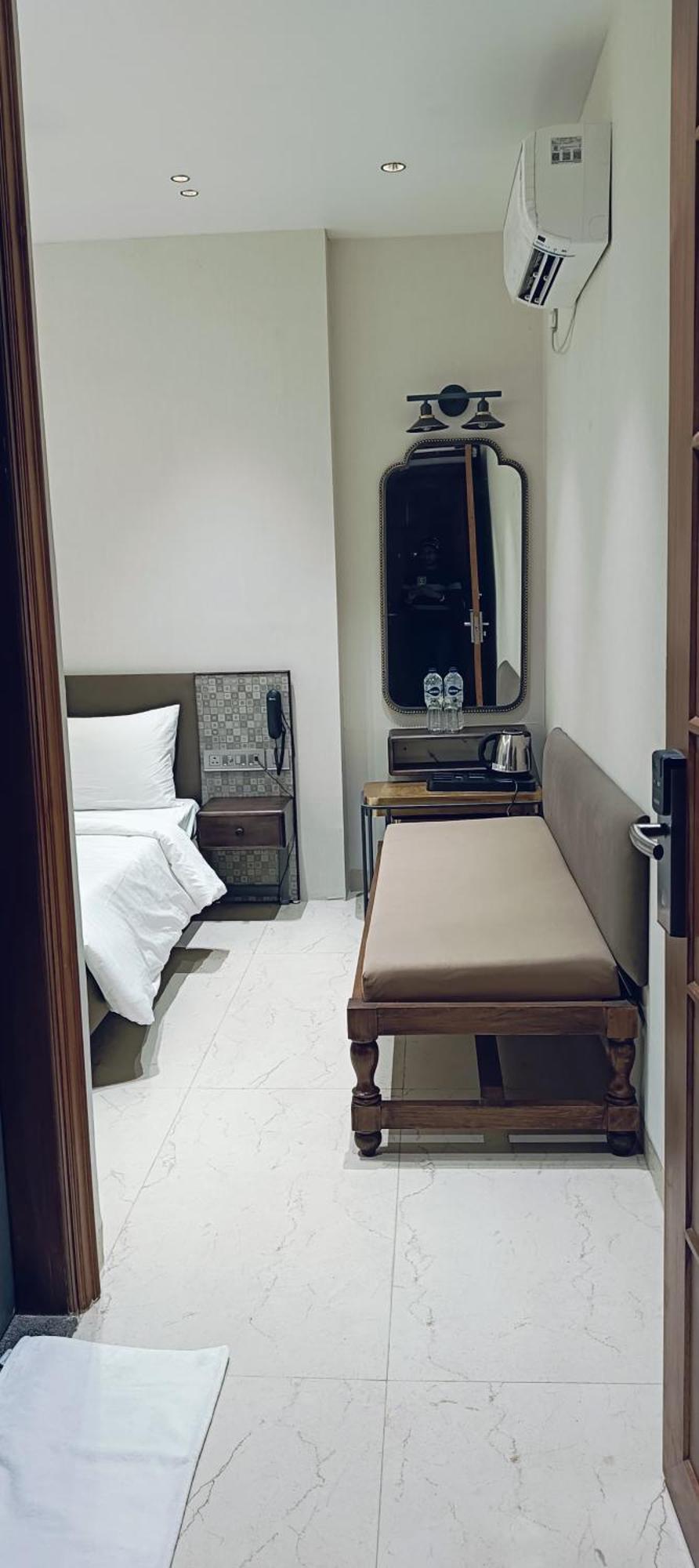 Hotel Hari Om Residency 800 Meters From Ram Mandir Ayodhya Esterno foto