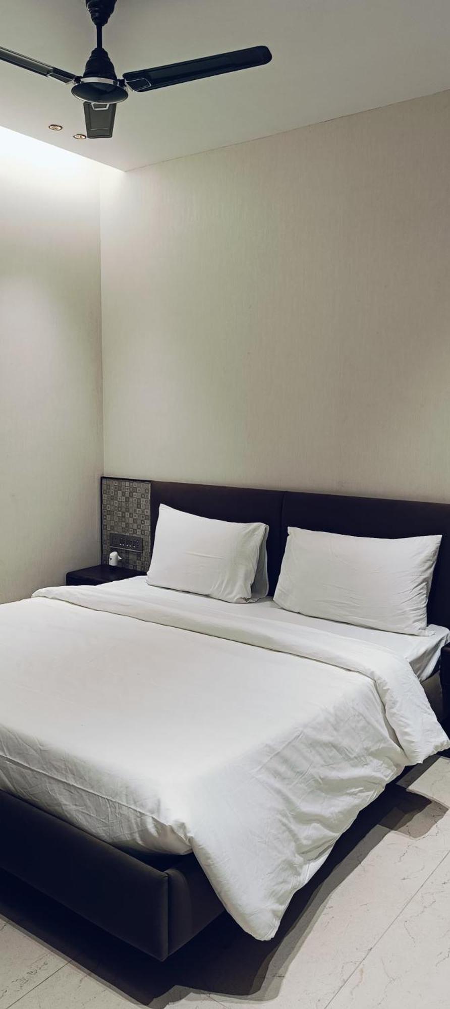 Hotel Hari Om Residency 800 Meters From Ram Mandir Ayodhya Esterno foto