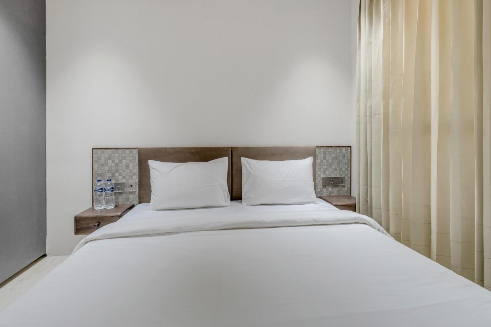 Hotel Hari Om Residency 800 Meters From Ram Mandir Ayodhya Esterno foto