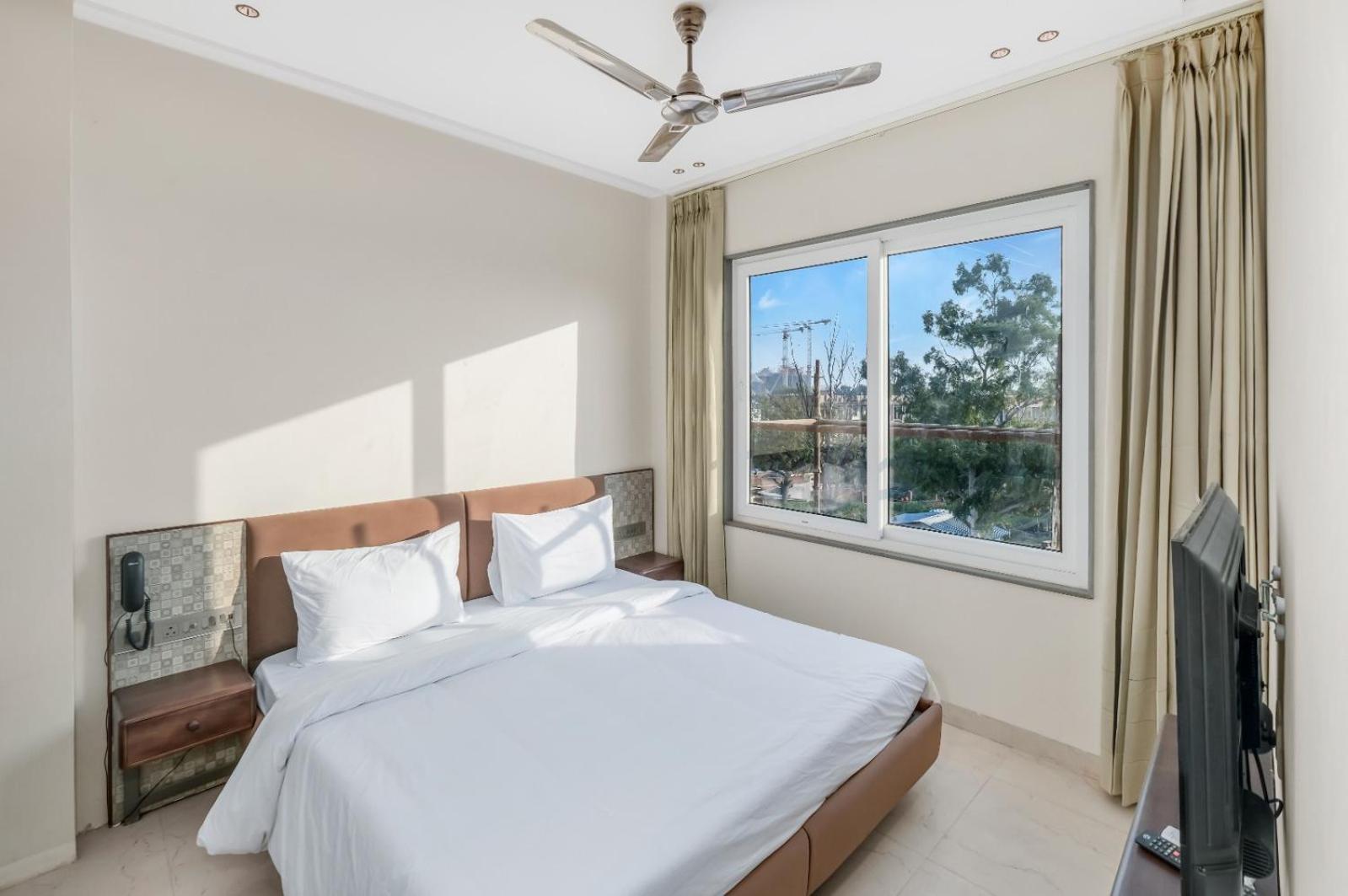 Hotel Hari Om Residency 800 Meters From Ram Mandir Ayodhya Esterno foto