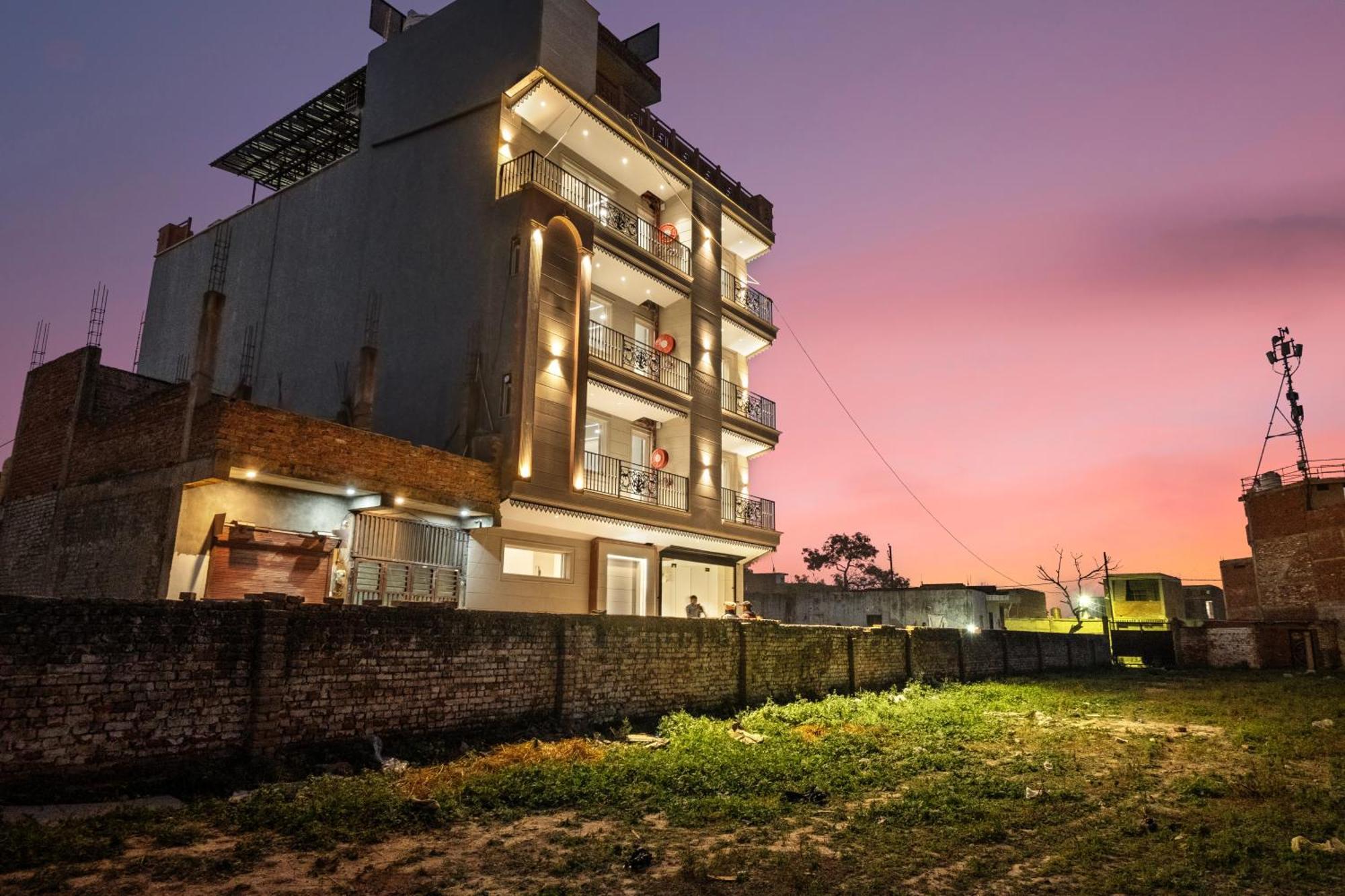 Hotel Hari Om Residency 800 Meters From Ram Mandir Ayodhya Esterno foto