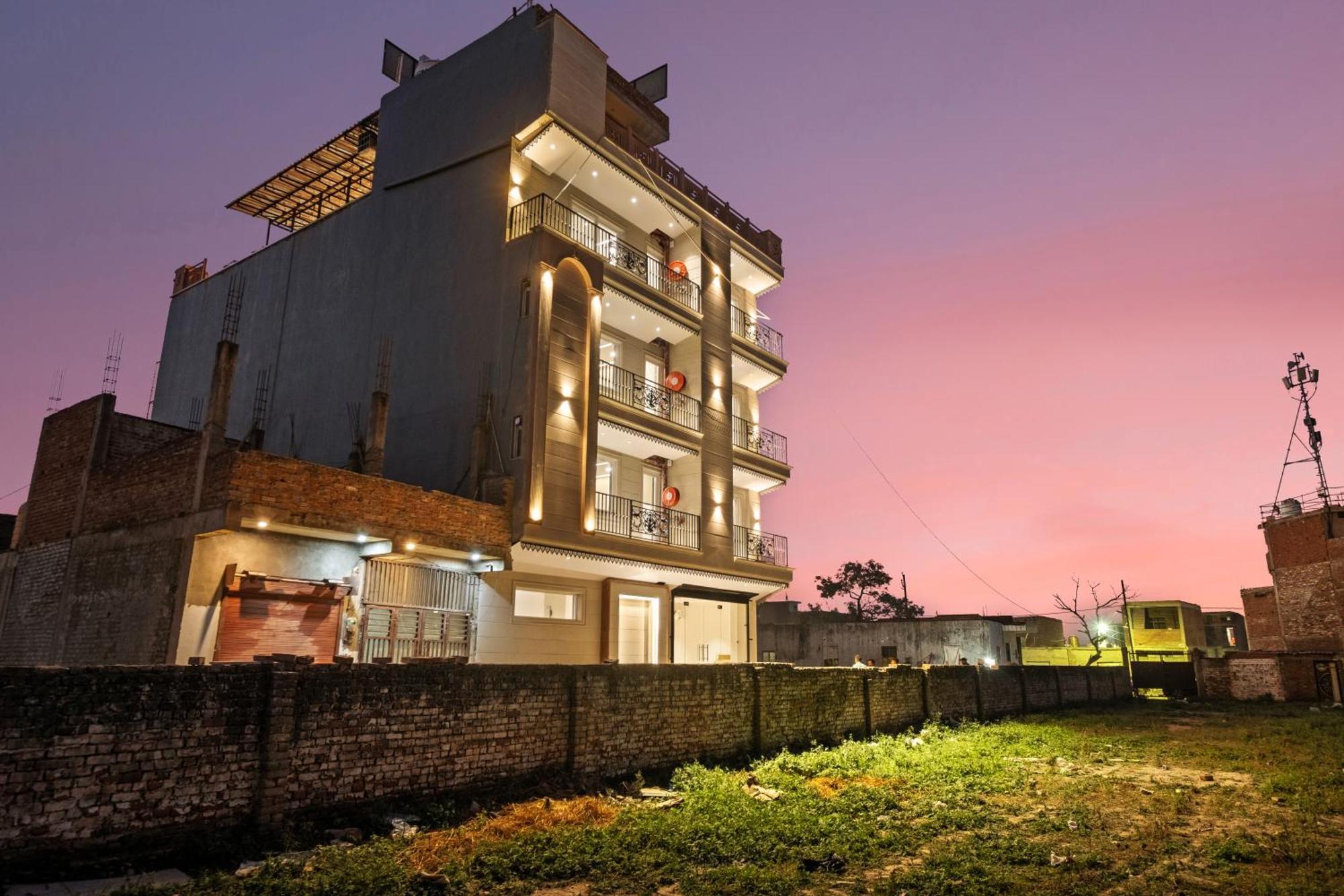 Hotel Hari Om Residency 800 Meters From Ram Mandir Ayodhya Esterno foto
