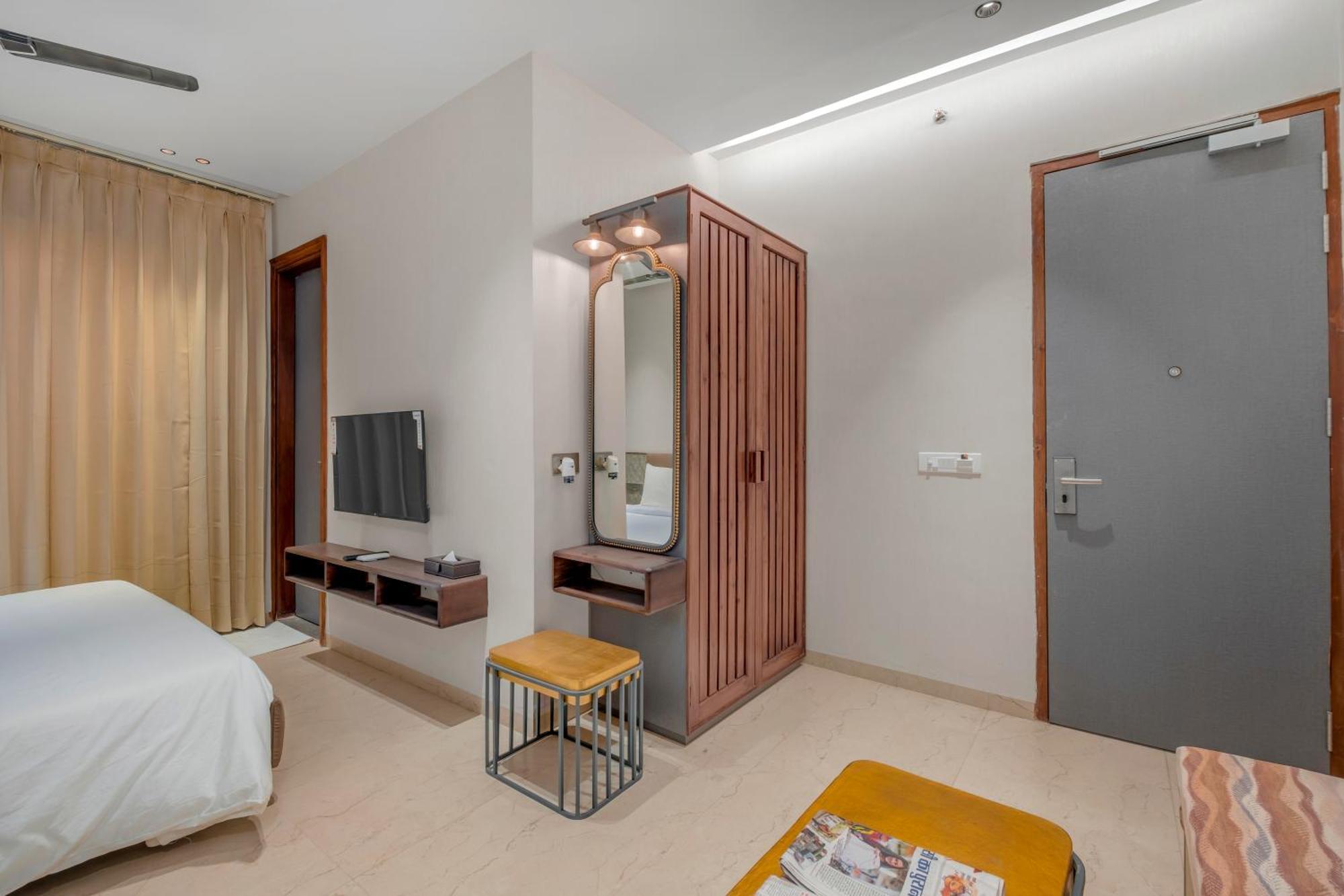 Hotel Hari Om Residency 800 Meters From Ram Mandir Ayodhya Esterno foto