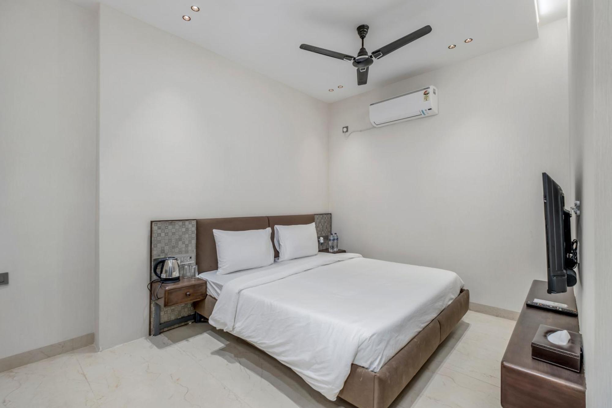 Hotel Hari Om Residency 800 Meters From Ram Mandir Ayodhya Esterno foto