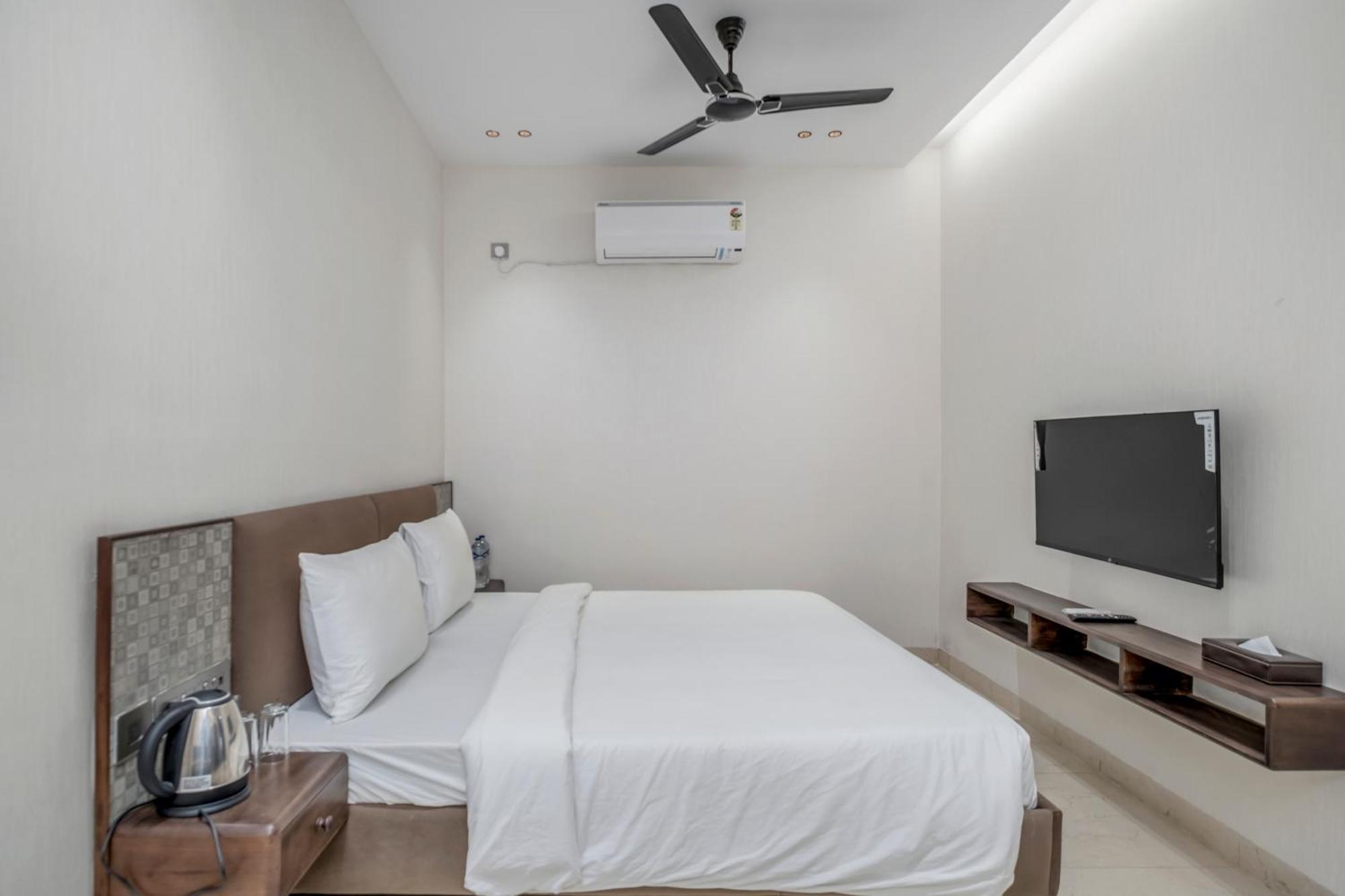 Hotel Hari Om Residency 800 Meters From Ram Mandir Ayodhya Esterno foto