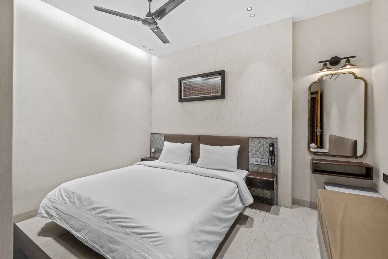 Hotel Hari Om Residency 800 Meters From Ram Mandir Ayodhya Esterno foto